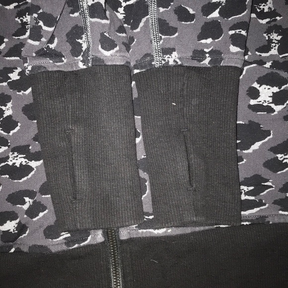 ⭕️SOLDLululemon Scuba hoodie 3 Terry - Picture 3 of 8